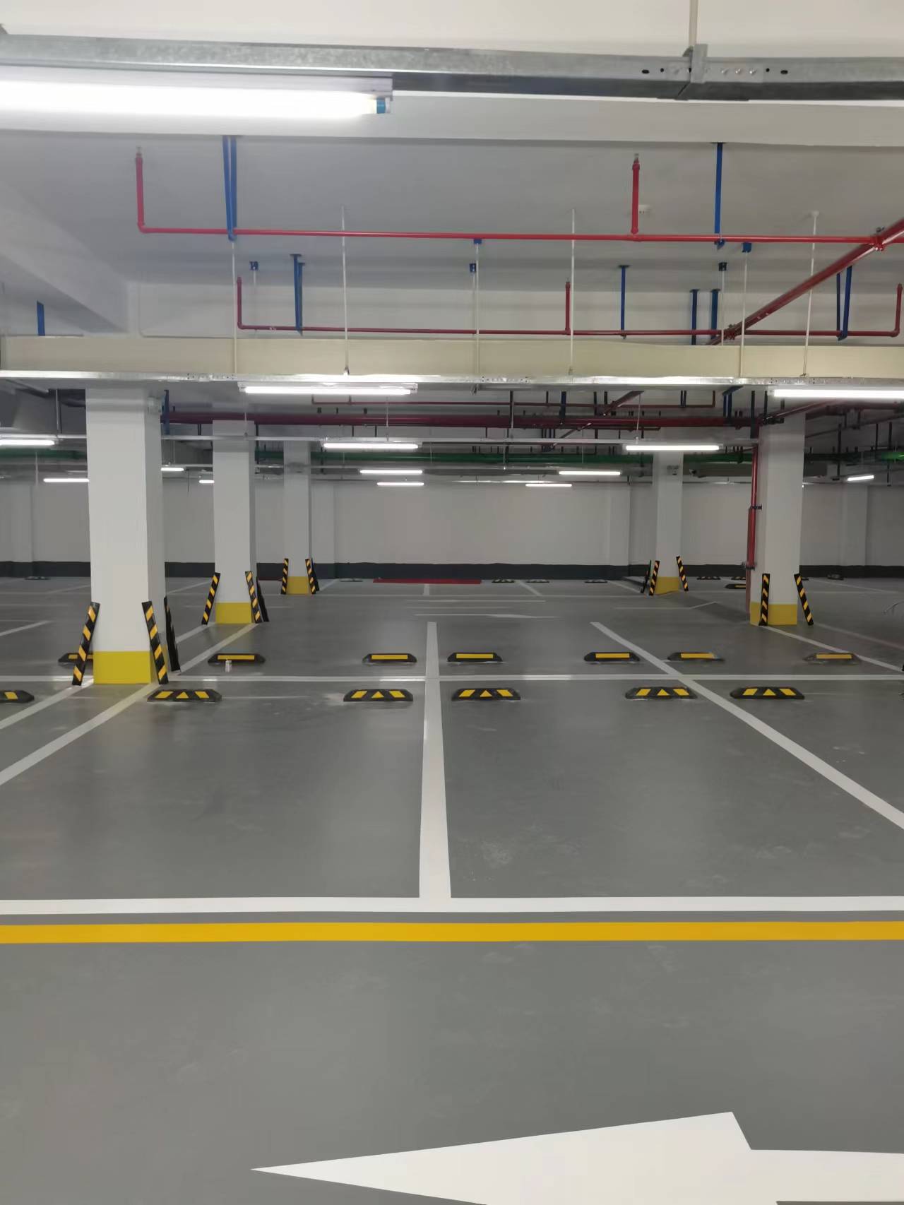 環氧地（dì）坪施工地（dì）下停車場案例---太原站